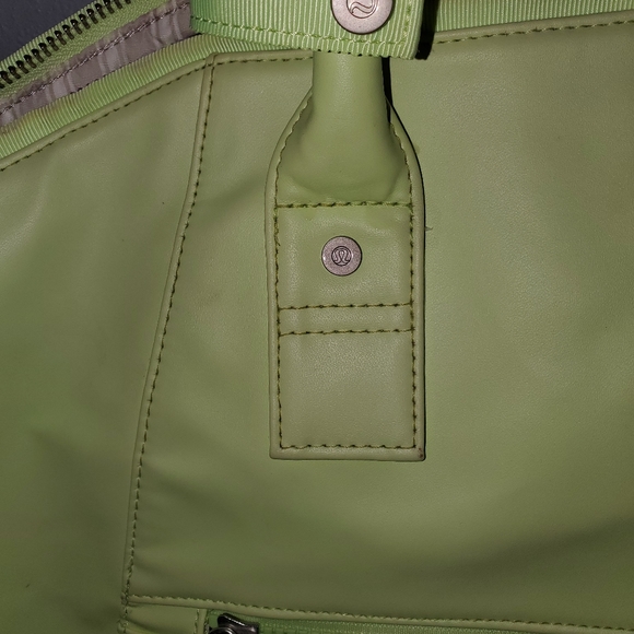 Lululemon Vinyasa to Vino Bag - Picture 4 of 14